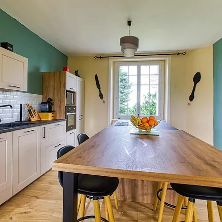 Stunning In With Outdoor Swimming Pool, Wifi And 3 Bedrooms * Ally (Cantal)