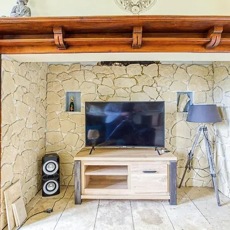 Stunning In With Outdoor Swimming Pool, Wifi And 3 Bedrooms Ally (Cantal)