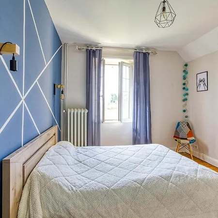 Stunning In With Outdoor Swimming Pool, Wifi And 3 Bedrooms Holiday home *