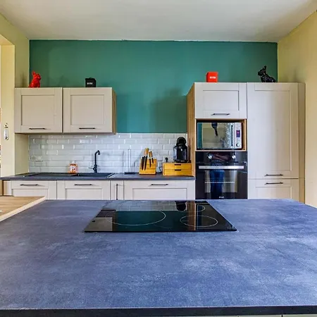 Stunning In With Outdoor Swimming Pool, Wifi And 3 Bedrooms